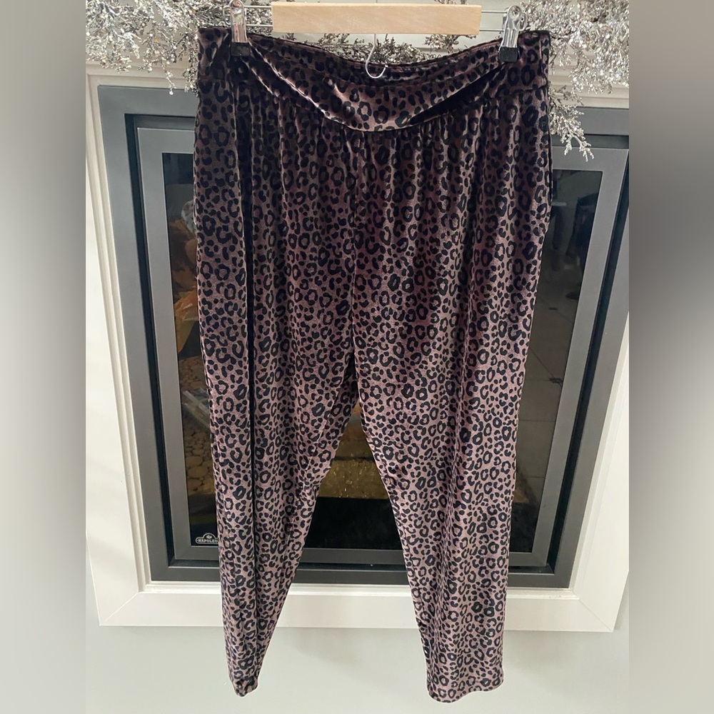Women’s Victoria Secret Sport Leopard Print Velvet Pants
